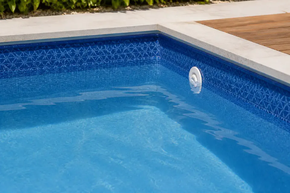 Ilustração de piscina com revestimento vinílico azul