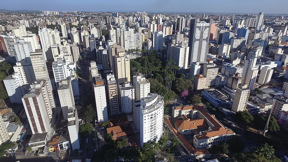 Vista aérea dos edifícios do centro de Campinas, SP
