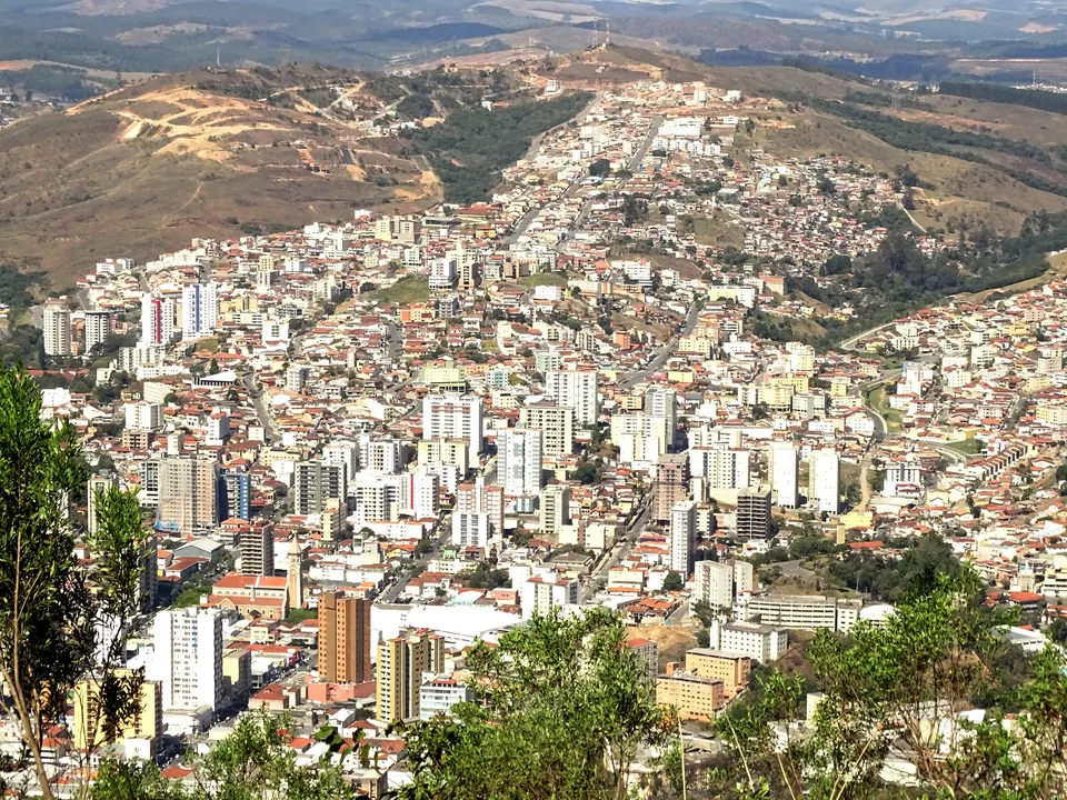 Vista panorâmica de Poços de Caldas, em Minas Gerais, a partir da Serra de São Domingos.